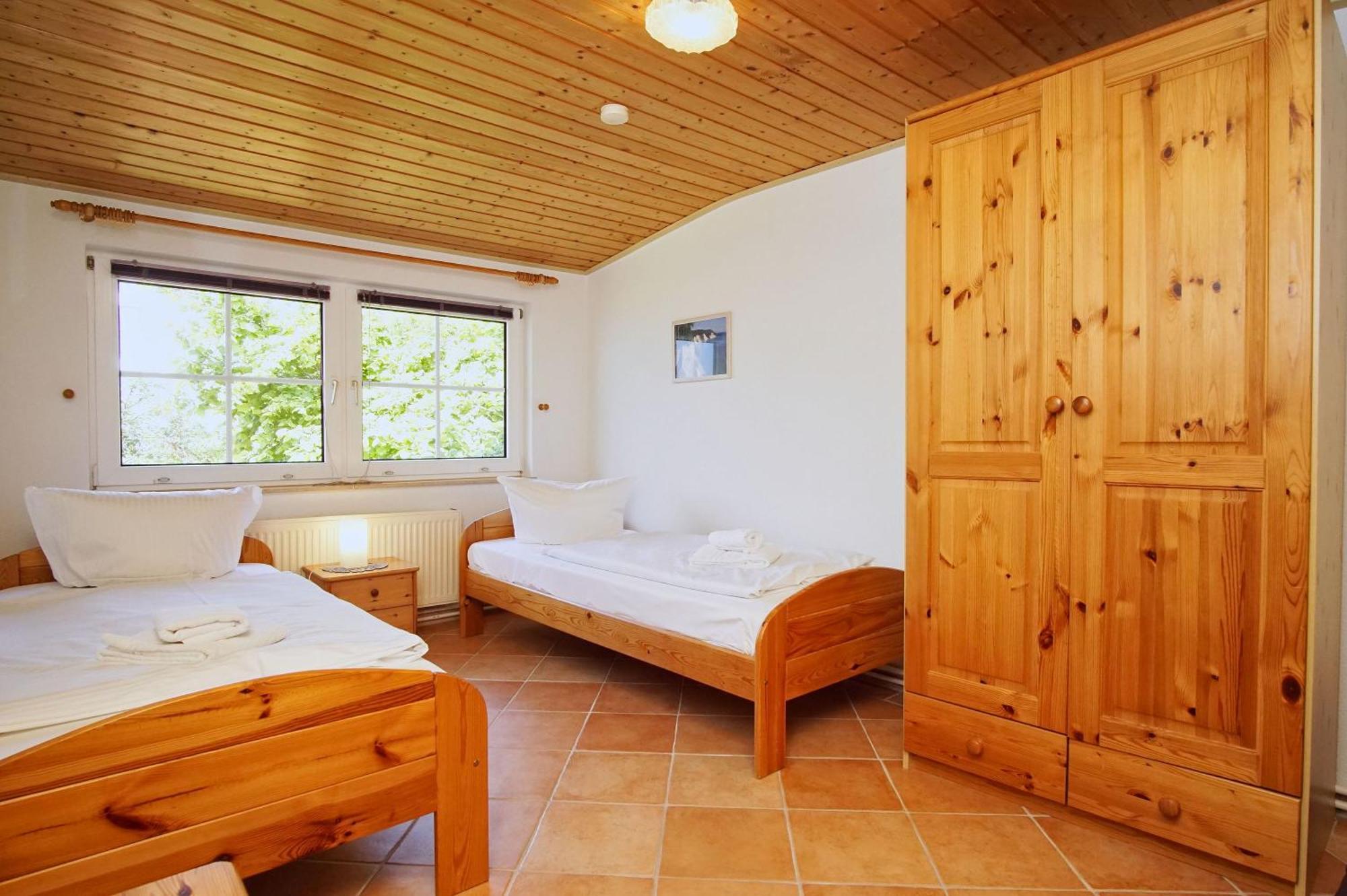 Zentral Aber Ruhig, Terrasse Mit Viel Gruen - Strandnahes Ferienhaus Luki Goehren  Exterior photo